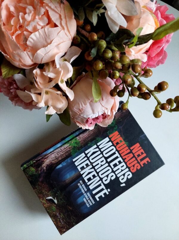 Nele Neuhaus „Moteris, kurios nekentė“